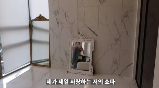 韩国美女晒独居公寓引11万人围观衣帽间全是名牌