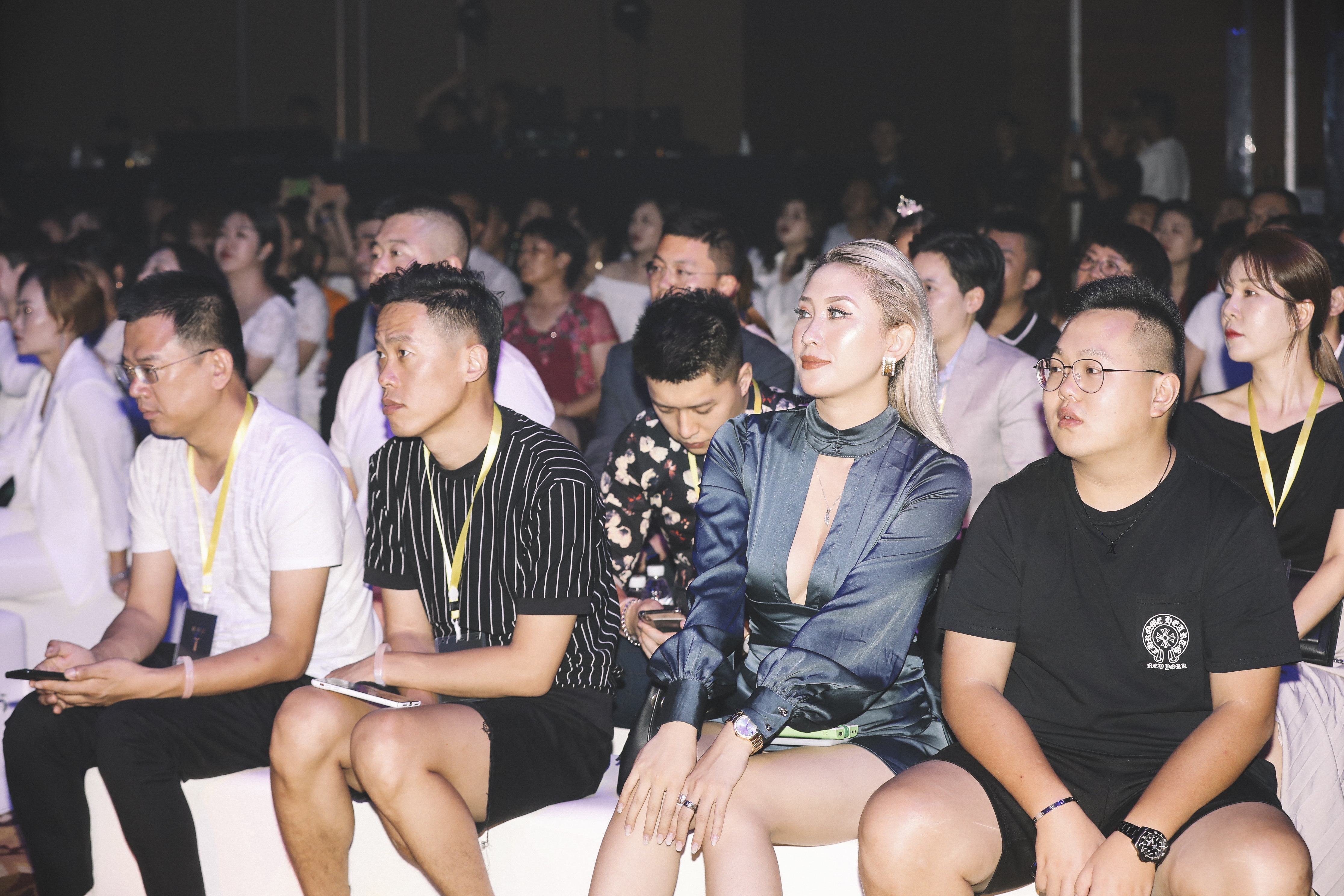 女神张静初直播视频,女神张静初天鹅颈