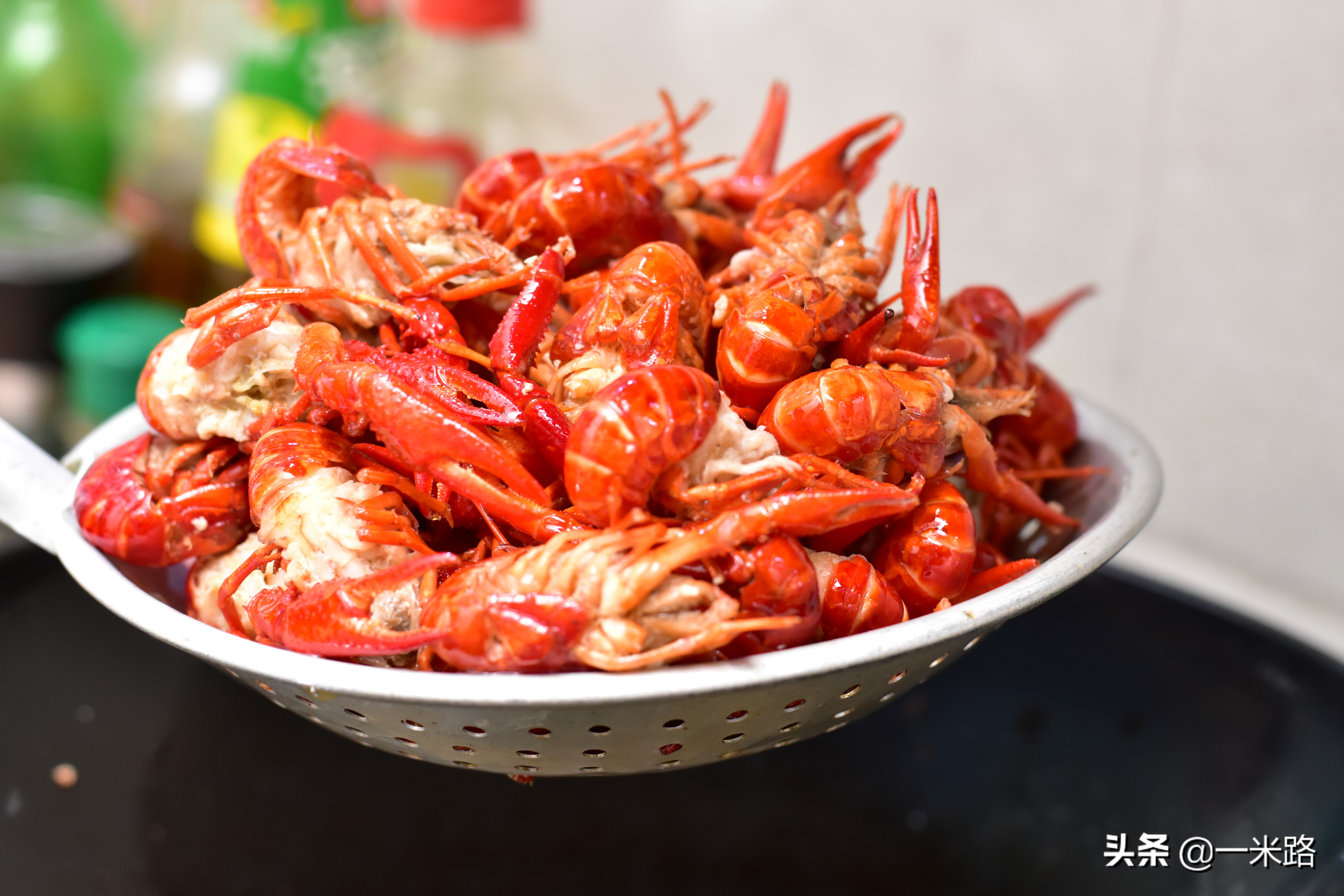 麻辣小龙虾的绝配是魔芋豆腐,又麻又辣多汁,吃起来真带劲