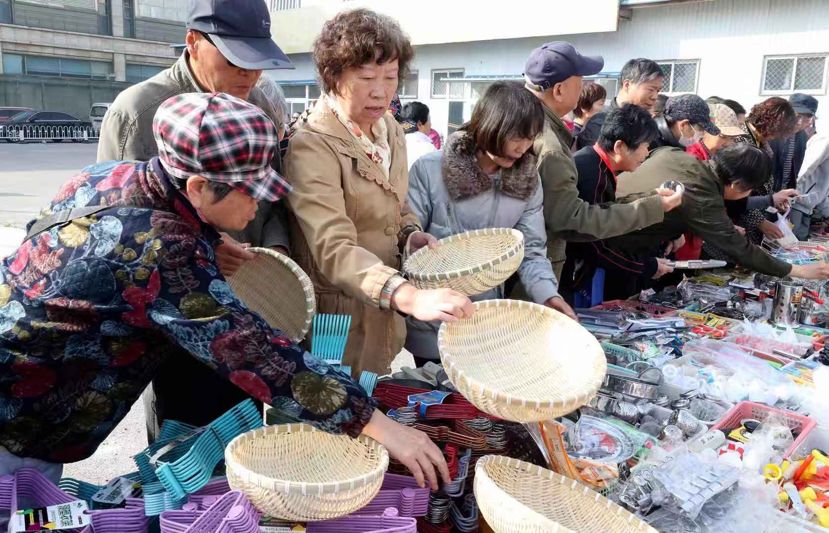 顺义这个地方热闹了，物美价廉好货全来了，有保暖内衣还能以旧换新