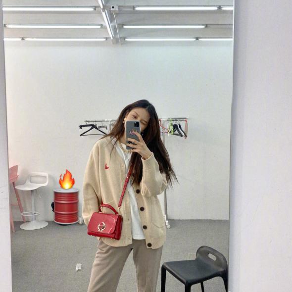 想要自拍可以弄什么动作,想自拍怎么拍好看呢