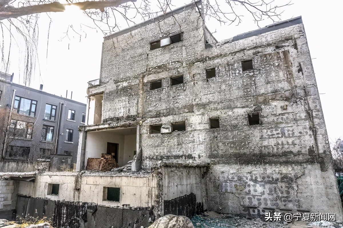 银川黄河边烂尾别墅,银川珺睿府三期烂尾了吗