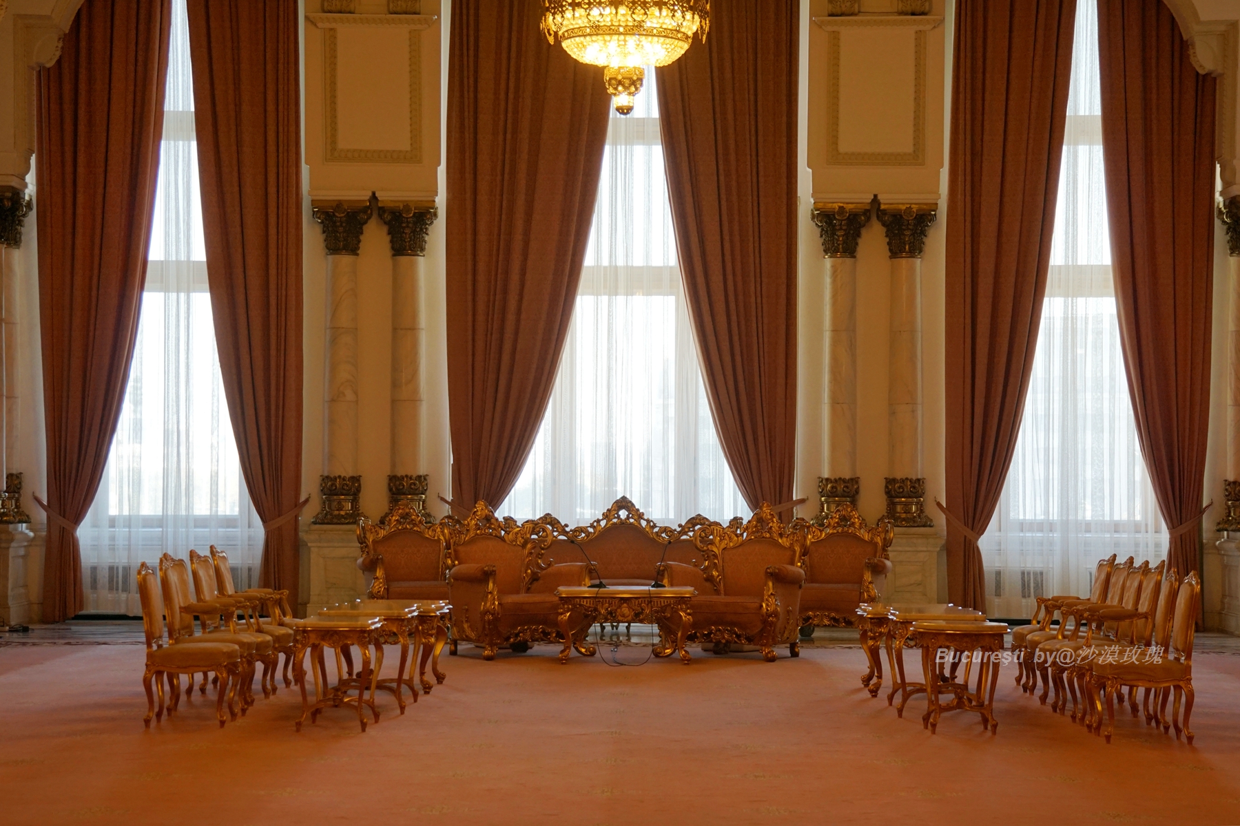 耗资100多亿的建筑里面非常壮观,耗资2亿最丑建筑