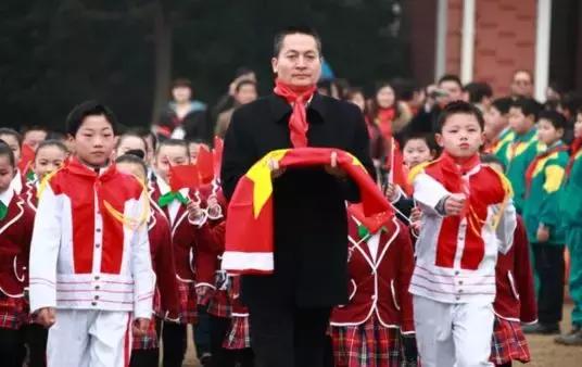 今天，是五星红旗的生日！这三人值得被铭记