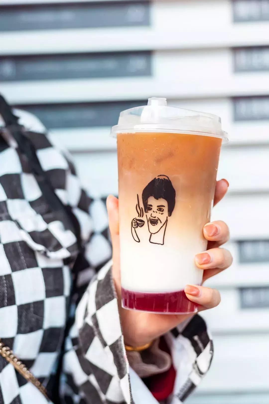 火爆台湾的“丑丑奶茶”首现厦门,拿着5分钟竟被搭讪10次……