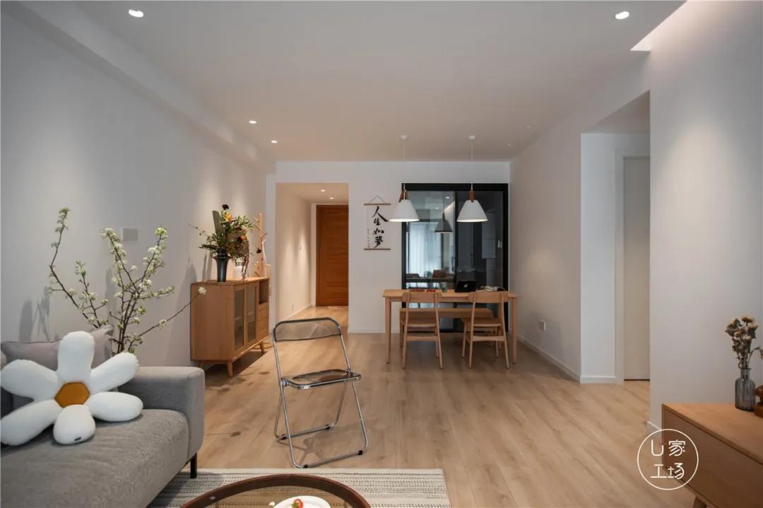 89㎡出租屋“变身”日式极简美宅，无主灯+藤编原木，玩出新花样