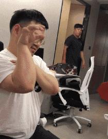 GIF搞笑动态图,各种人物搞笑图片大全