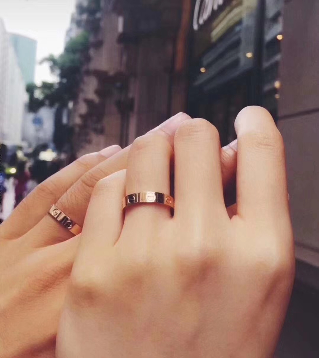 网上买的戒指可以去实体店改大吗,实体店买戒指好多都要改戒圈