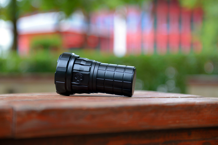 自从拍完这个手电之后,公园里人少了好多