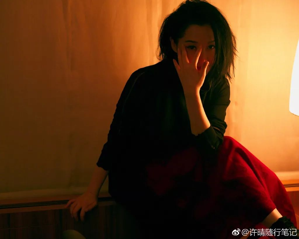 许晴50岁依然少女感满满,50岁的许晴拥有25岁的坦然