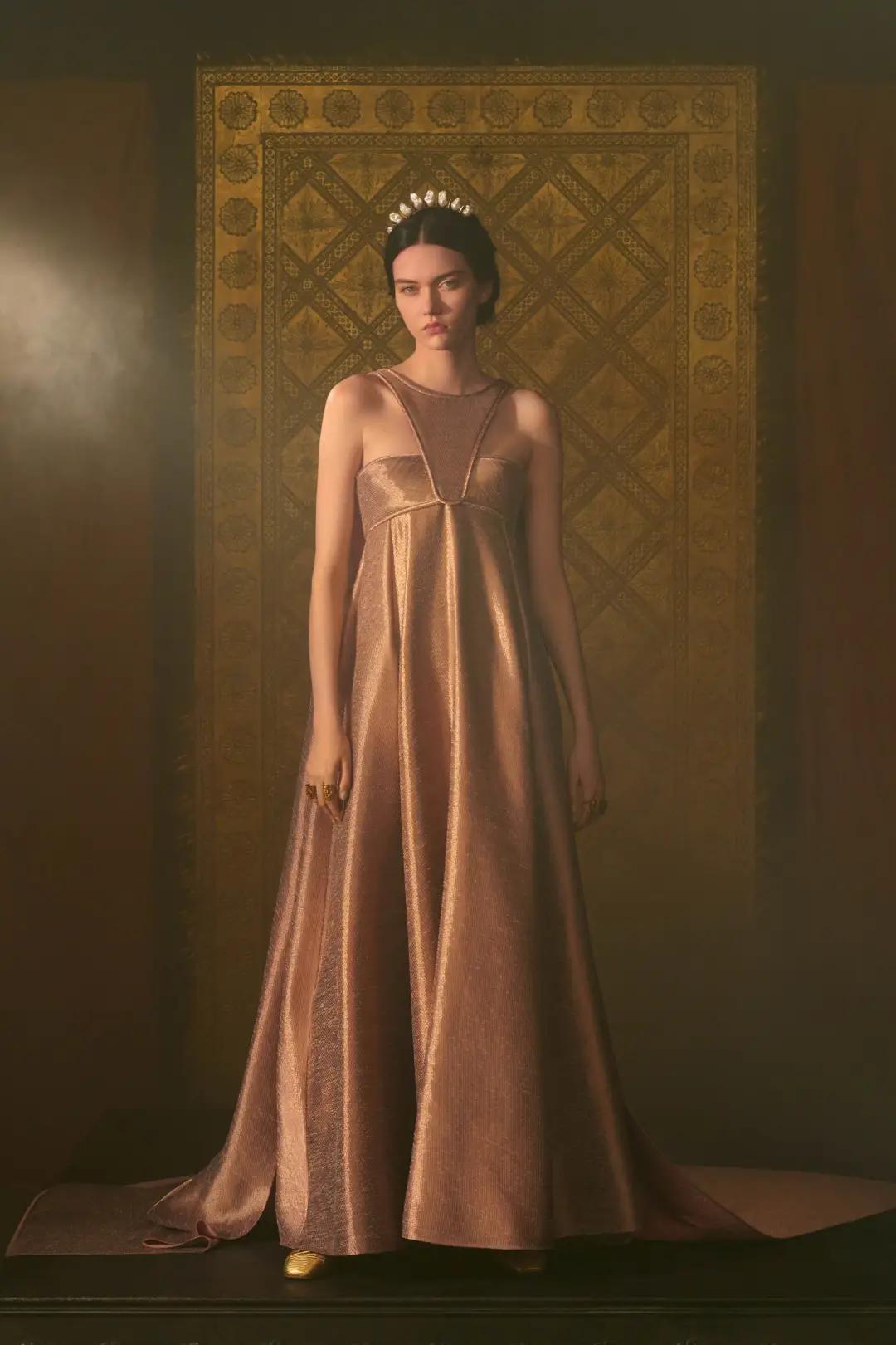 dior高定顶级贵妇,dior女装高定属于高奢吗