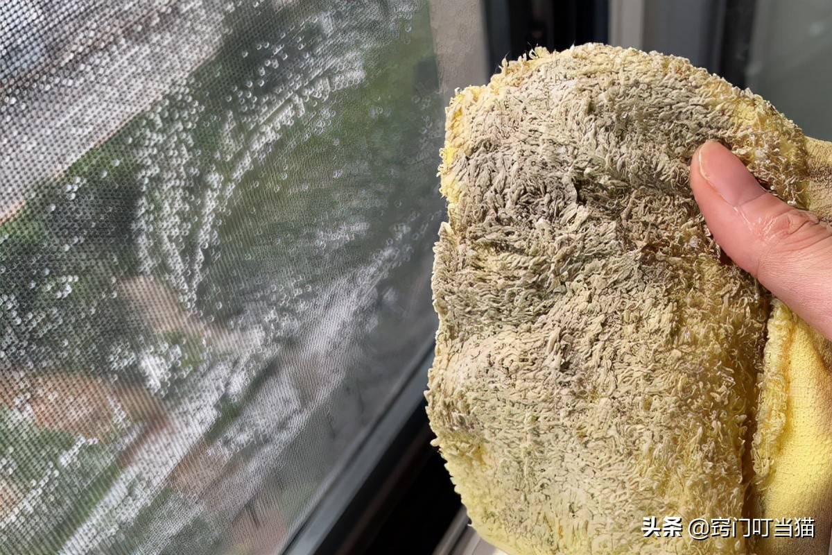 纱窗清洁剂一喷一擦快速分解污渍,清洗纱窗上的污渍用什么清洗