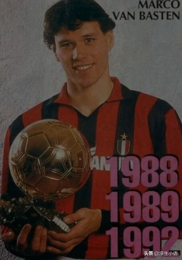 支点中锋踢前腰,足球支点中锋的位置和打法