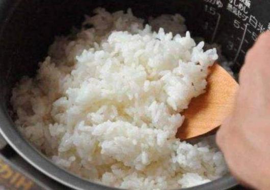 米饭不熟应该怎么弄熟,米饭煮太熟了怎么处理