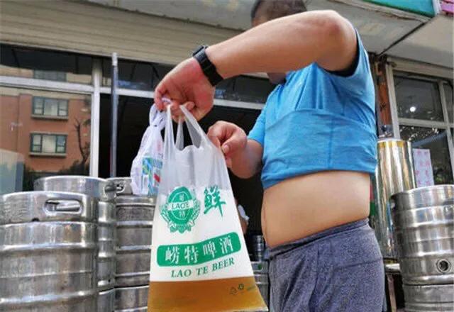 姚明去的哪家大排档,姚明夜市打篮球