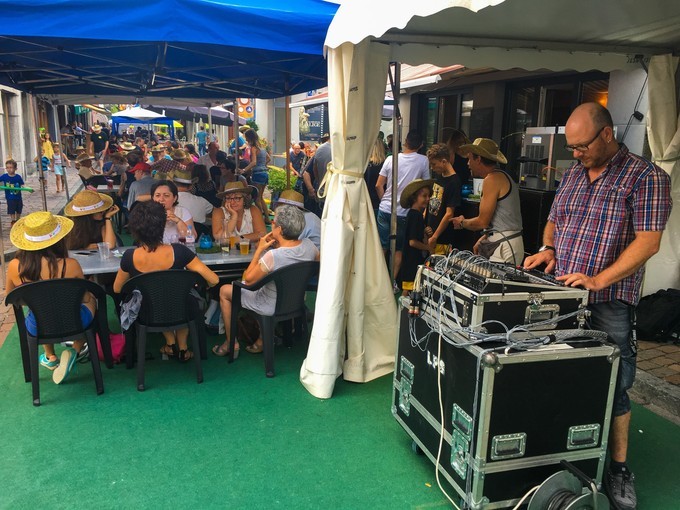 瑞士蒙特勒镇旅游攻略,蒙特勒小镇美景