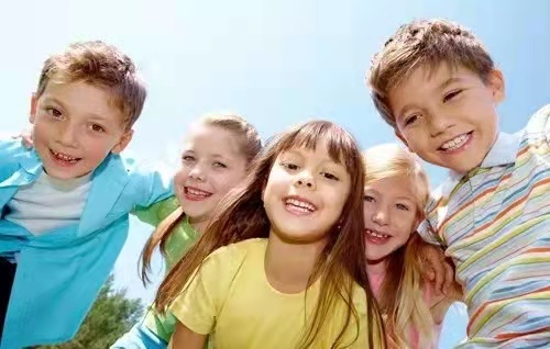 小孩子在幼儿园不爱说话怎么开导,怎样诱导孩子说出幼儿园日常