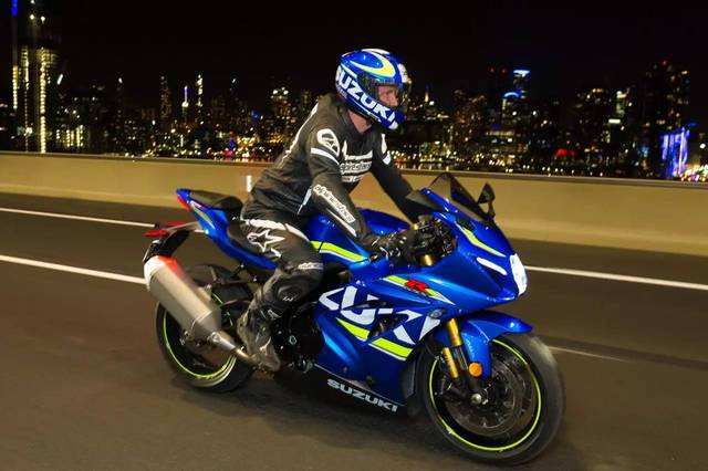 铃木gsx-r1000白色,17年铃木gsx1000r大贸