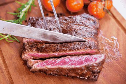 吴昕现身薇娅直播间,一边跳舞一边吃,3分种爆卖6400枚蛋黄酥