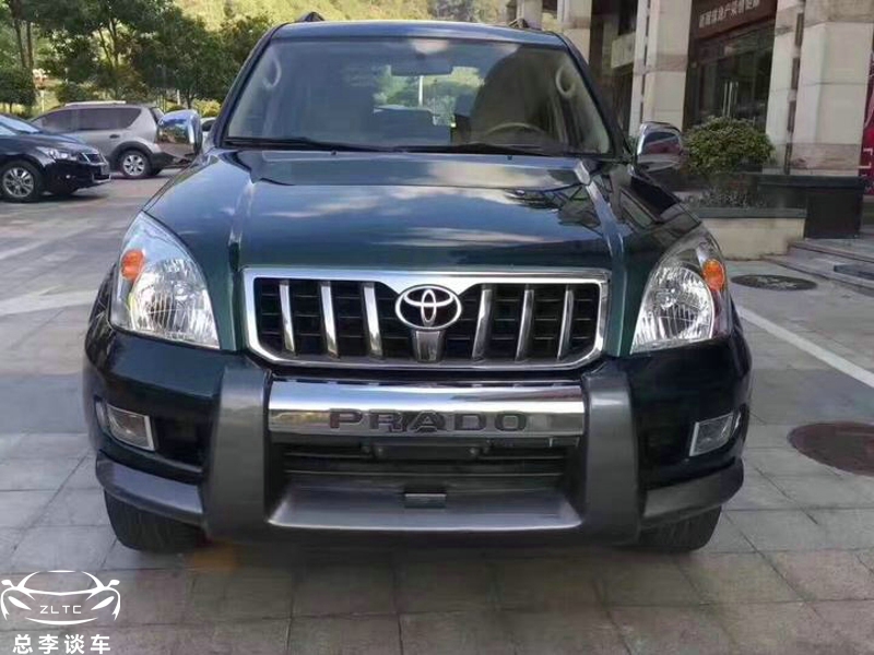 55万的丰田霸道，配置不如10万家用车，轮毂和面包车有一拼