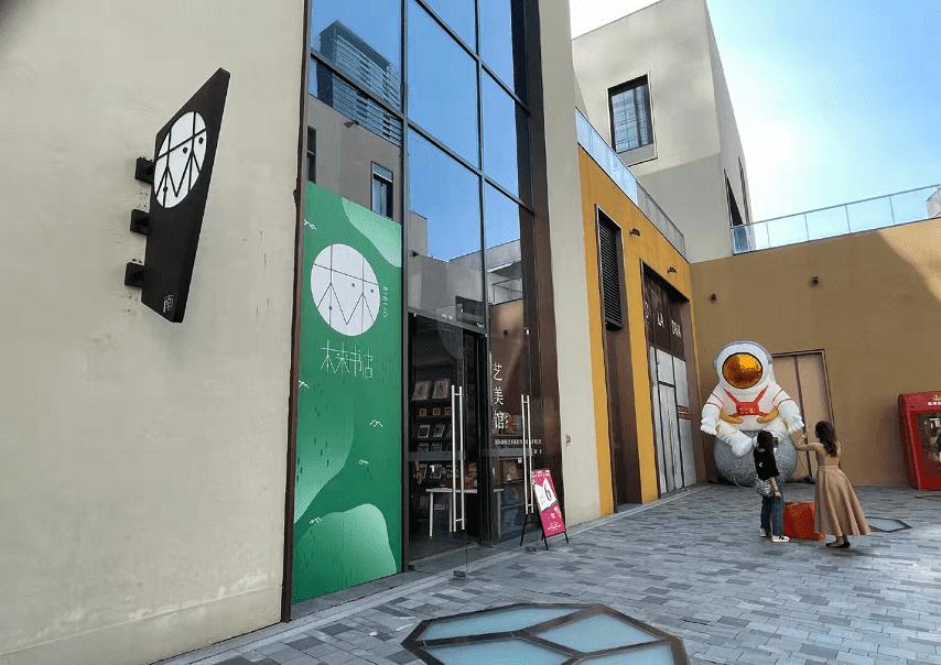 一家面临倒闭的书店,一家书店引发惊天血案