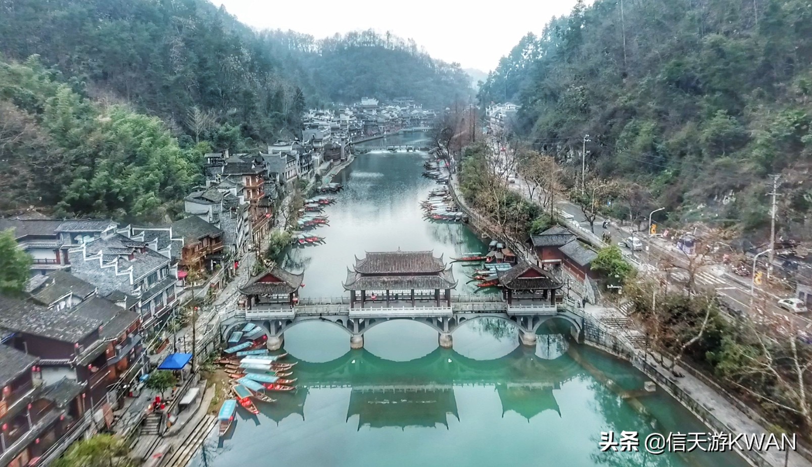 边城：沈从文笔下的湘西,沈从文在边城中对沱江的描写