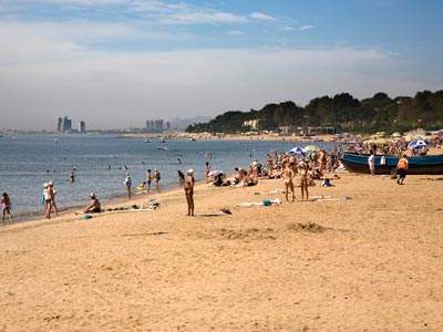 看看这几个国家对于在海滩上LUO和不“LUO的区别吧.