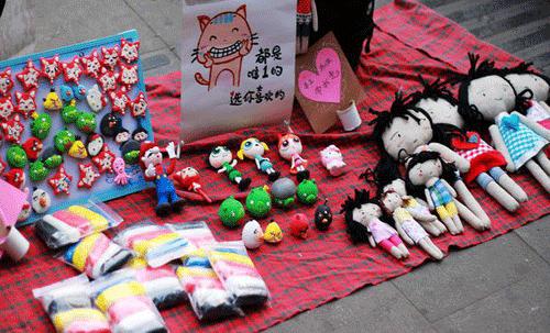 摆地摊的时候要怎么摆好卖,经营地摊三大注意事项