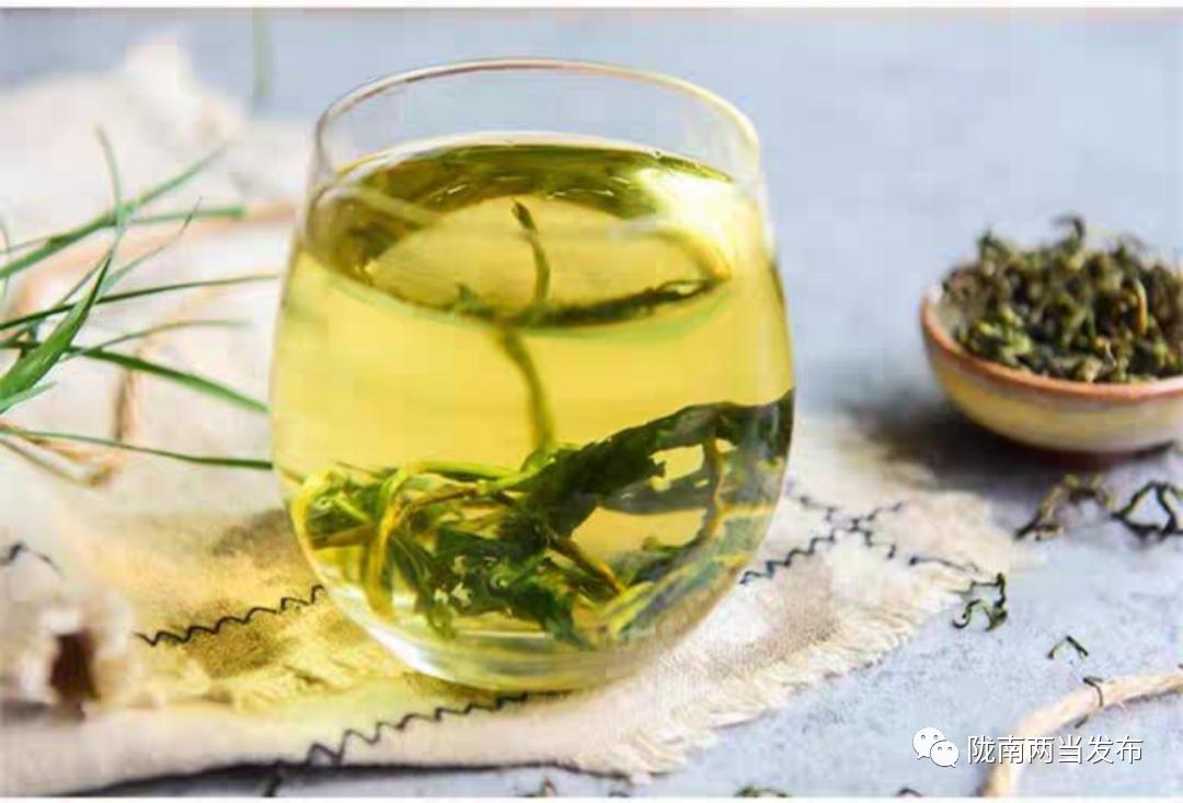 茶香四溢的蒲公英茶,清新蒲公英茶满满自然滋味