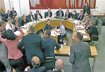 邓文迪身价多少2018,邓文迪身价多少个亿美元