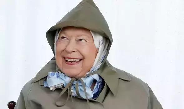 93岁女王年年放暑假！深扒女王秘密“朋友圈”，看看她都玩些啥