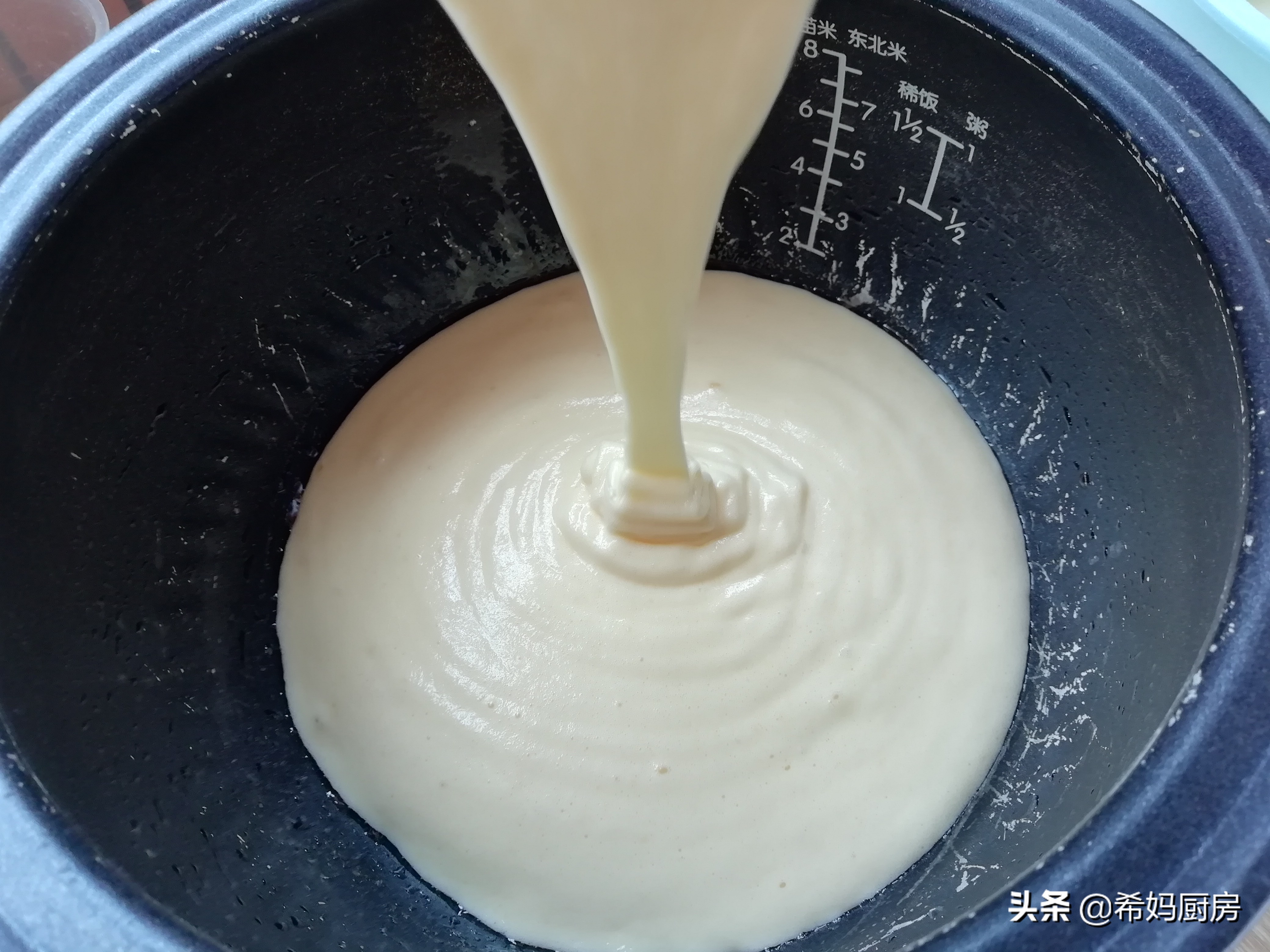 如何使用电饭锅做蛋糕不糊底,最简单的做蛋糕方法用电饭锅