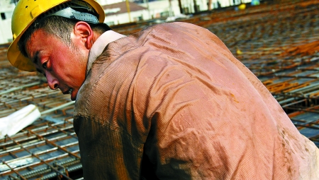 中暑工伤认定是写中暑还是热射病,中暑前兆的症状能认定工伤吗