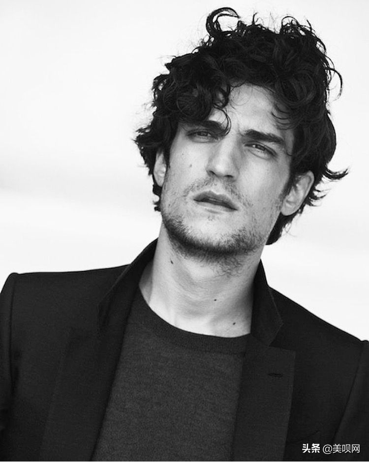 易烊千玺帅哥照片高清,易烊千玺帅哥图片