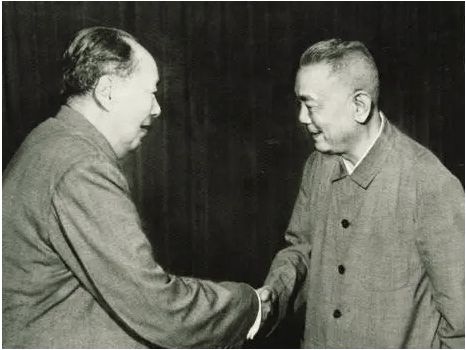 红安县出了8位上将，但地位最高的两人反而没有军衔，官至正国级