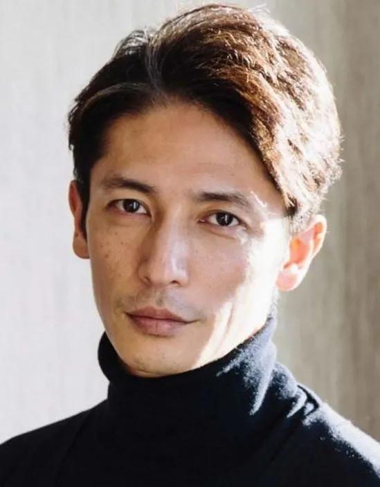 哪个男星演的狐狸精好看,长得像狐狸精的男明星