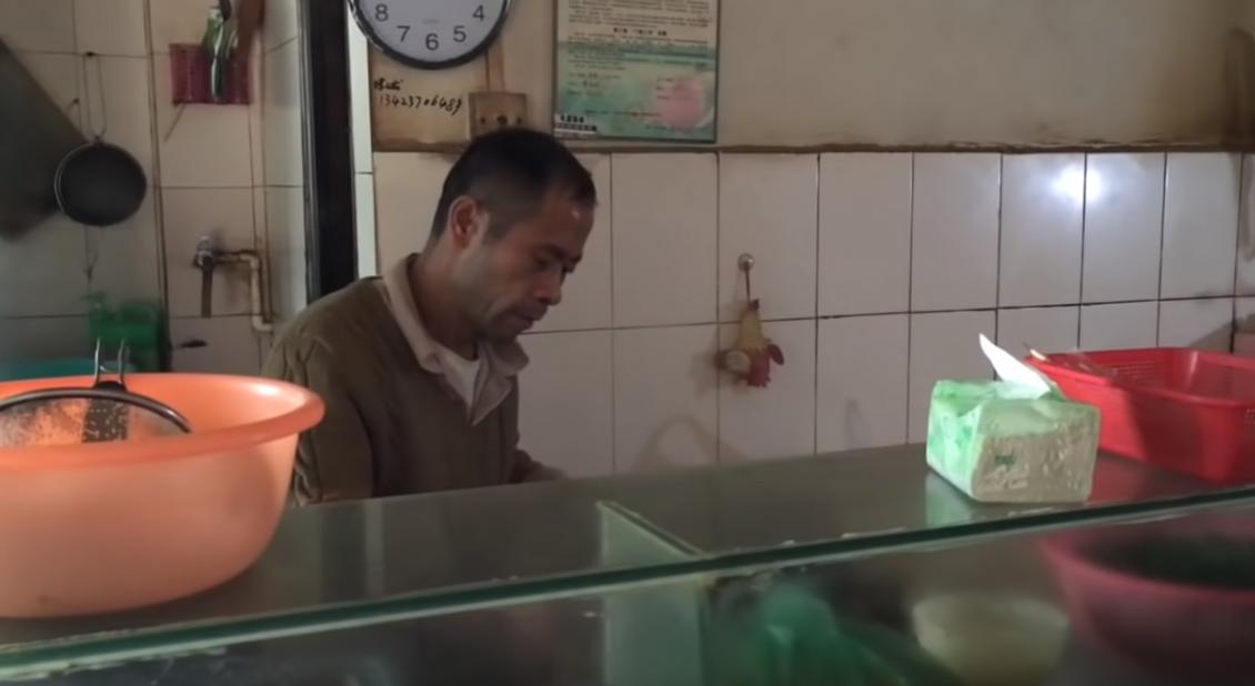 揭秘三和大神:日结1天玩3天,年纪轻轻为何自甘堕落?纪录片