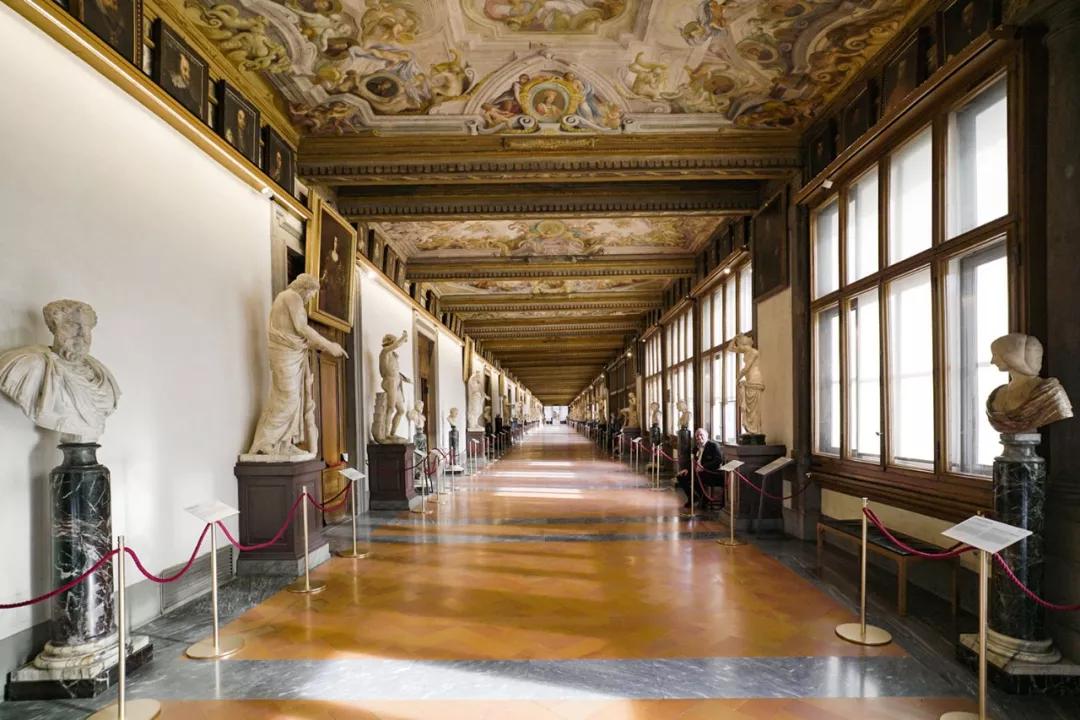 他捐了1000多亿文物,他捐给中国上千亿文物