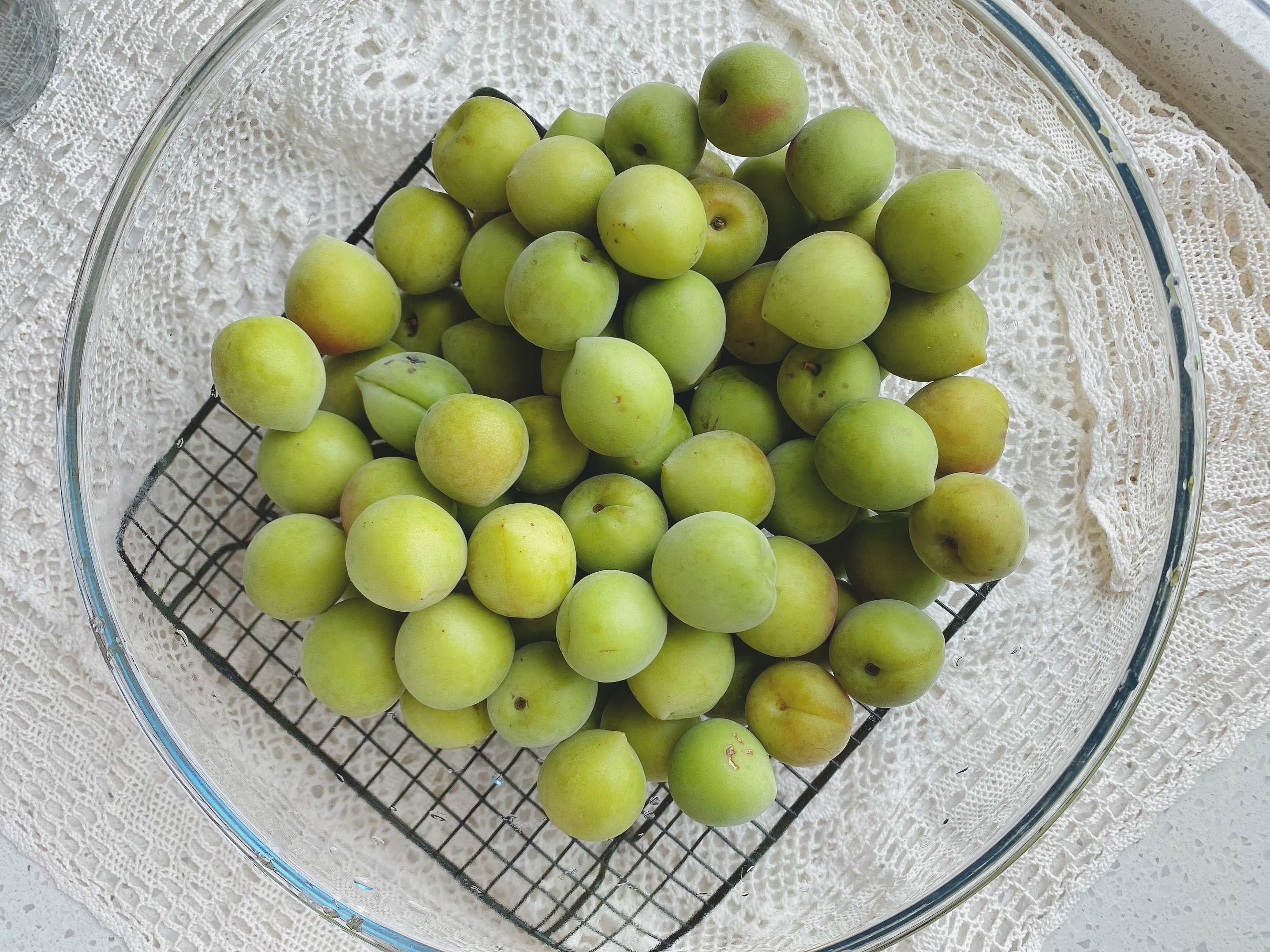 青梅酒用浓香还是酱香好喝,青梅酒最好选什么白酒