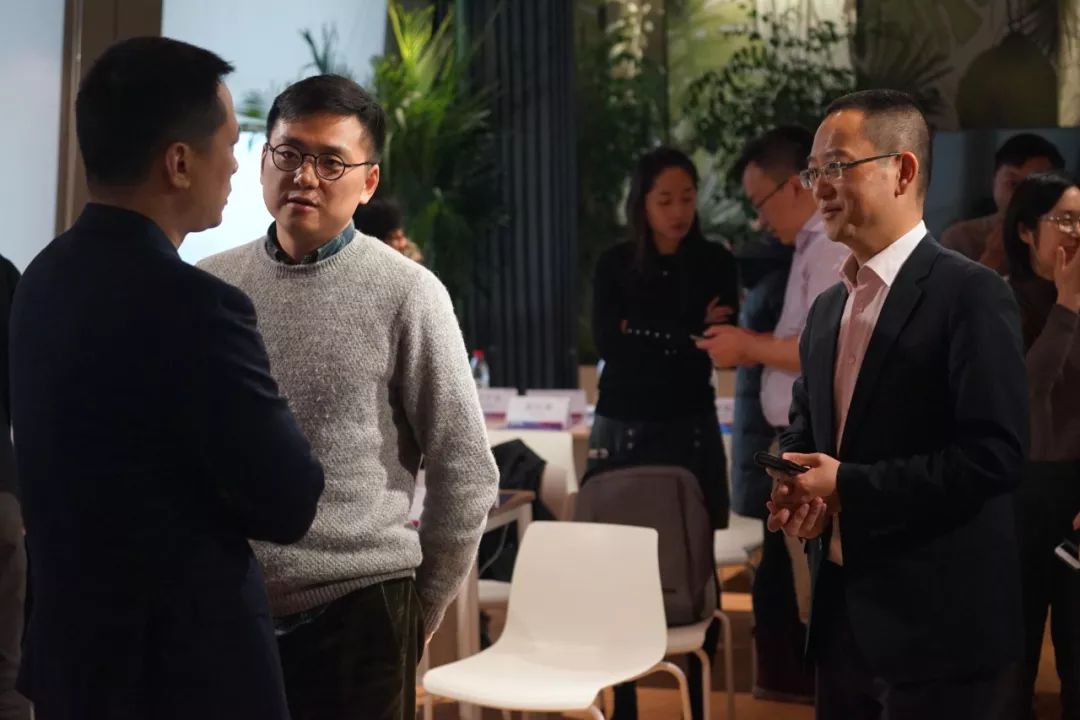 数字一百携手申通德高、新潮传媒等共话户外媒体数字化发展趋势