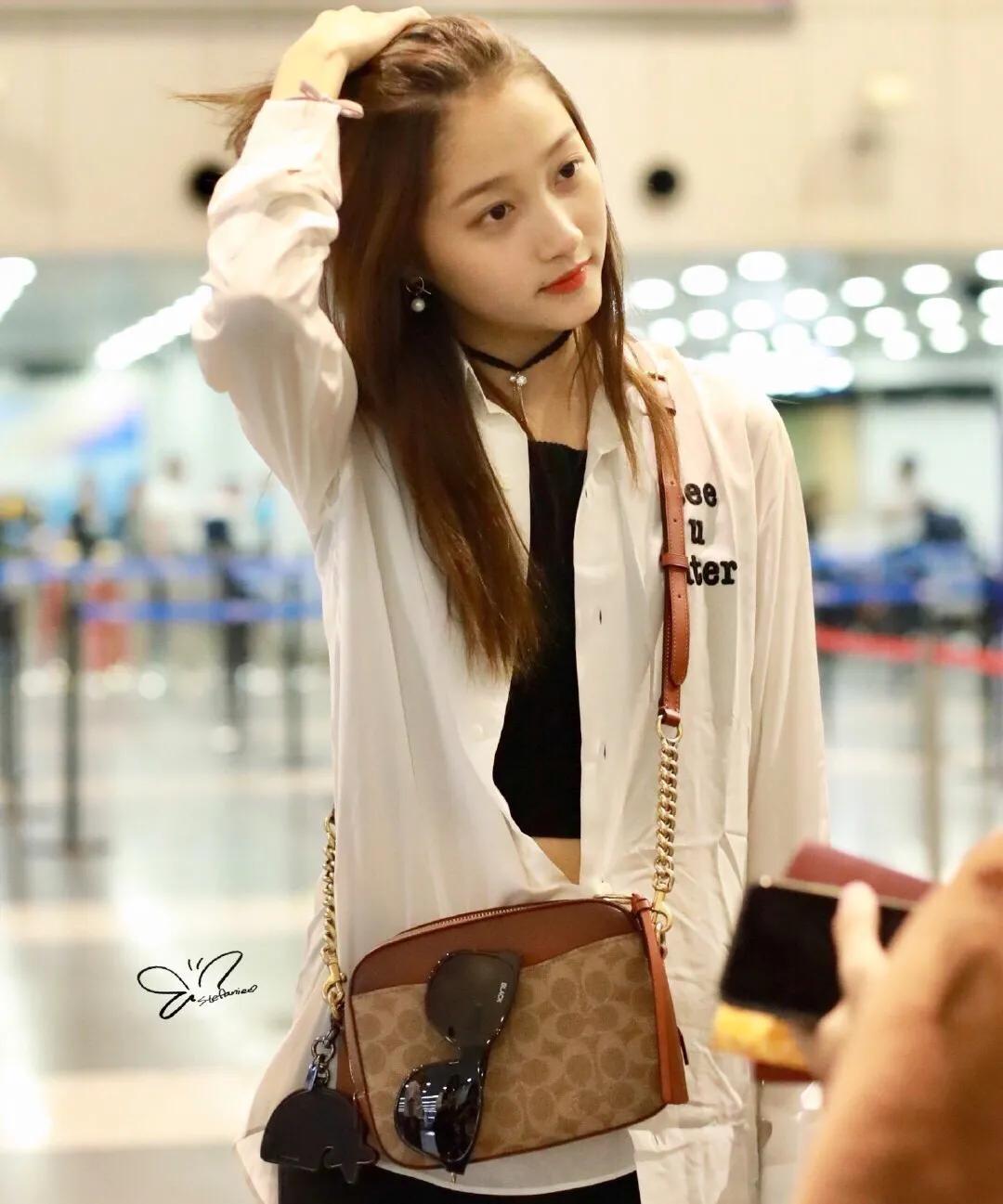 大学生穿高仿名牌丢人吗,大学里用高仿名牌丢人吗