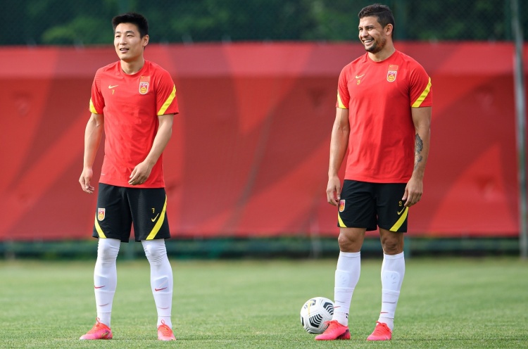 专家：中国队需要靠团队足球对抗澳足，想要赢球就不能派王刚上场