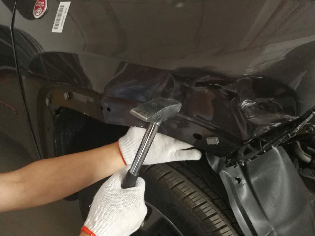 车身钣金喷漆修复,钣金修复凹陷必须刮腻子喷漆吗