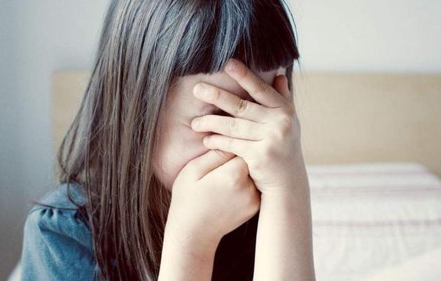 14岁女孩房间发出“嗯嗯”声，妈妈分三步引导，丈夫竖起大拇指