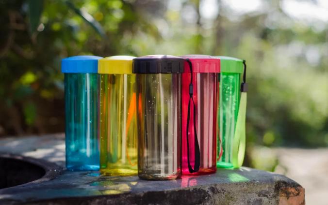 塑料杯和不锈钢杯哪个好,玻璃杯不锈钢和塑料哪个好