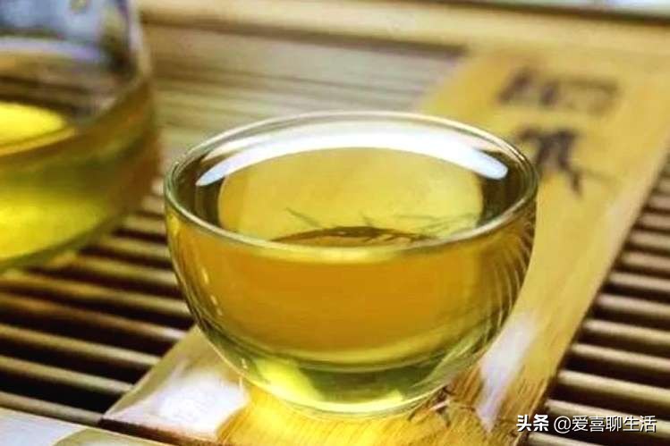 谷雨宜喝岩茶绿茶红茶,今日谷雨时值暮春初夏将至