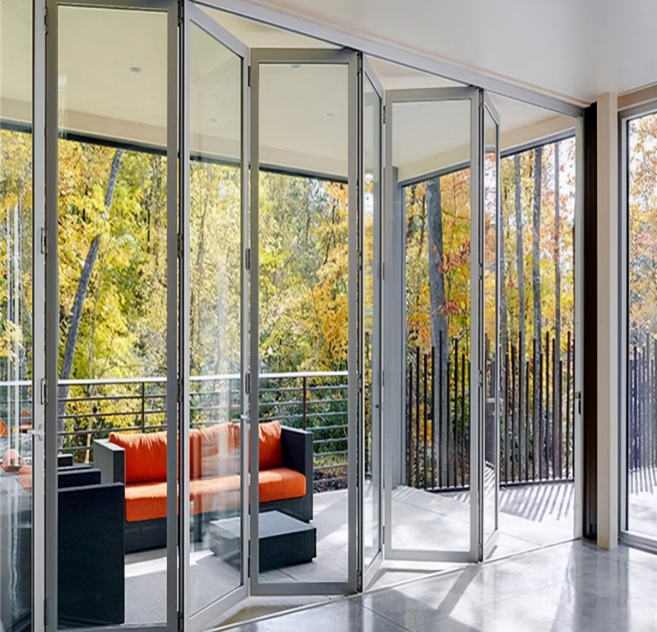 阳台要挡住一部分如何挡比较好,阳台该不该封呢