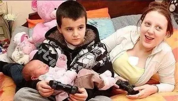 13岁男孩喜当爸现状,13岁男孩当爸现在怎么样