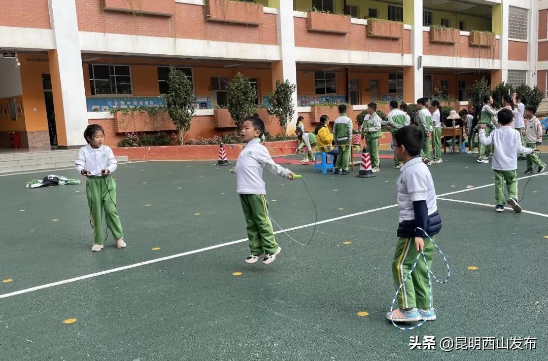 运动健儿在赛场上奋勇拼搏的英姿,奋力拼搏赛出风采