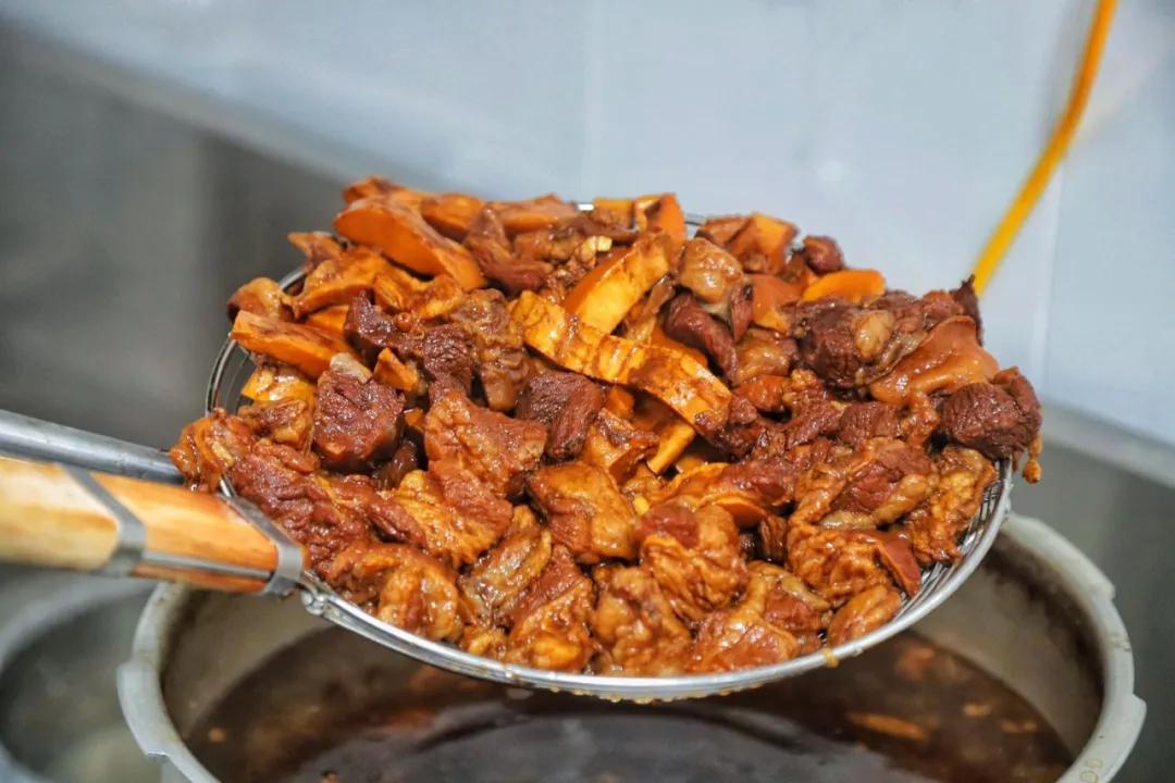 太香了连吃3碗米饭,牛筋牛板筋火锅